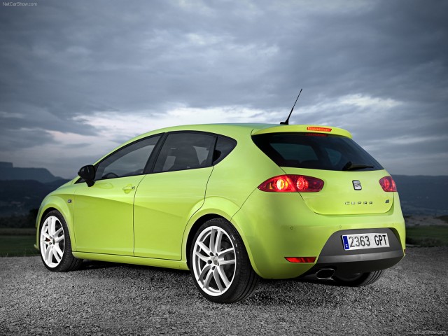 Seat-Leon_Cupra_R_2010_1600x1200_wallpaper_19.jpg