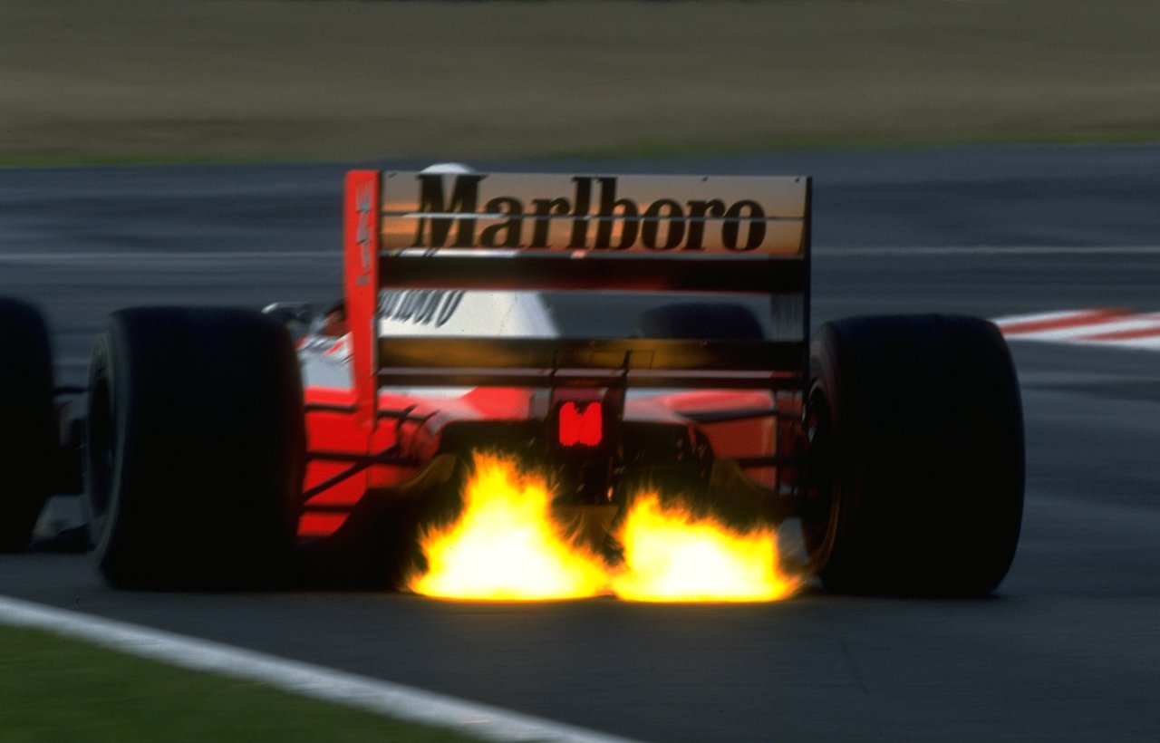 Ayrton-Senna_McLaren-MP4-7A_Backfire_1992.jpg