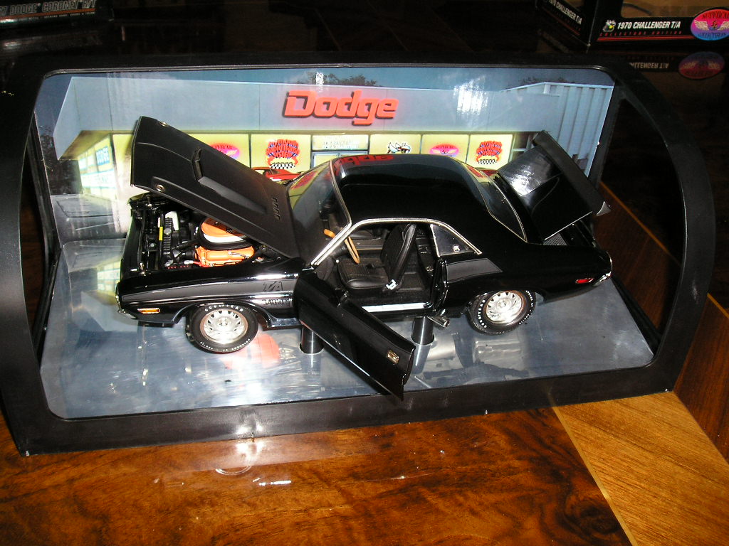 Dodge Challenger T-A_1970_H61_02.jpg