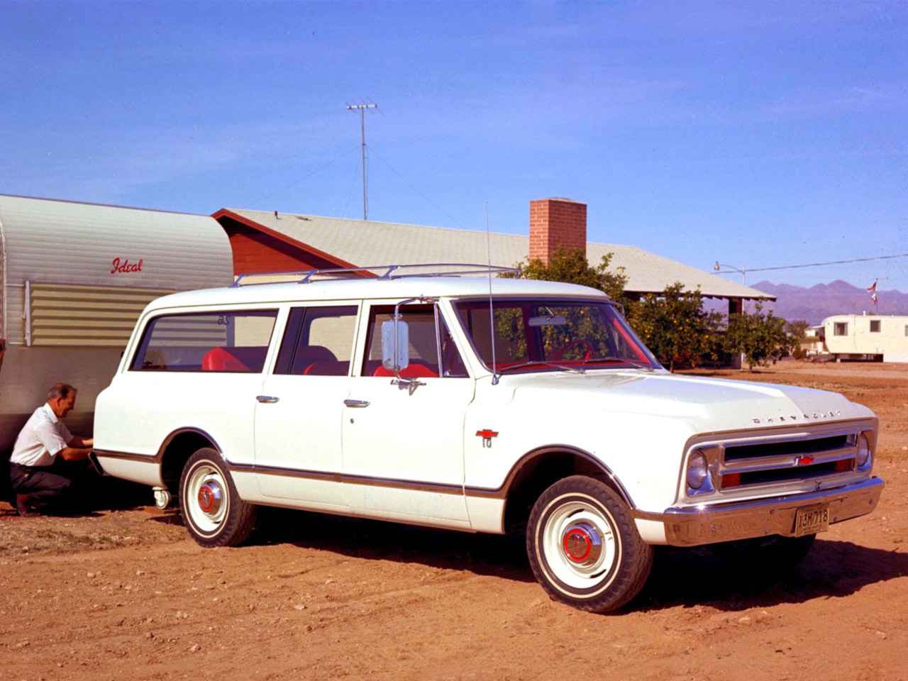1968 Chevrolet Suburban.jpg