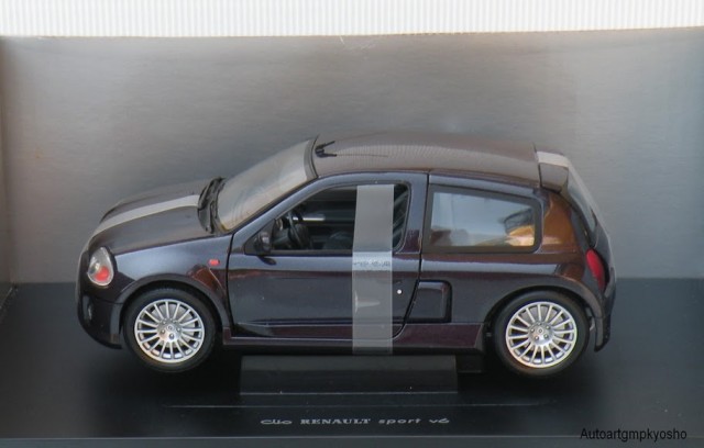 renault clio sport V6   1    02  universal hobbies.jpg