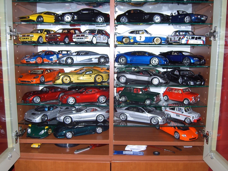 vitrine-miniatures-1-18-exotic-supercars-diecast-model-cars-3.JPG