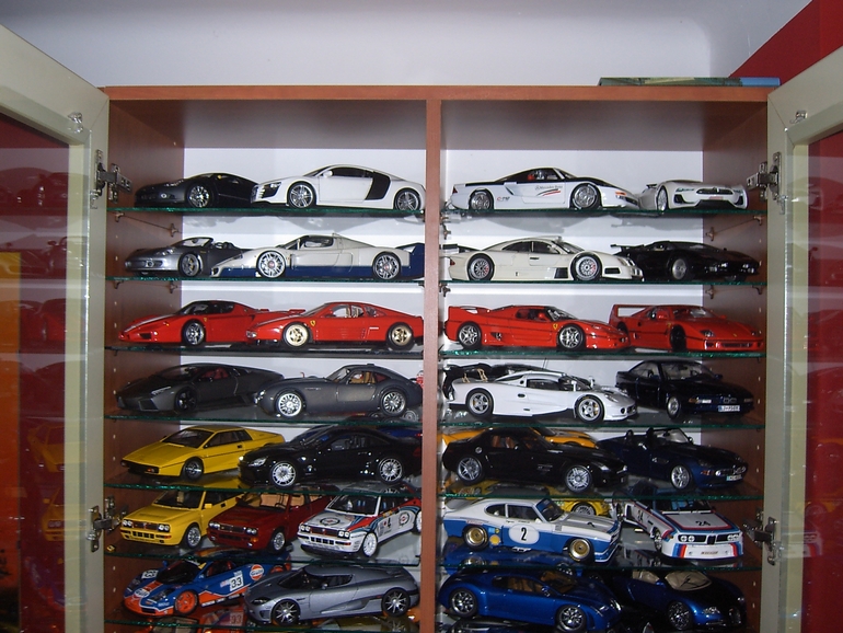 vitrine-miniatures-toys-1-18-sports-exotic-racing-luxury-diecast-model-cars-1.JPG