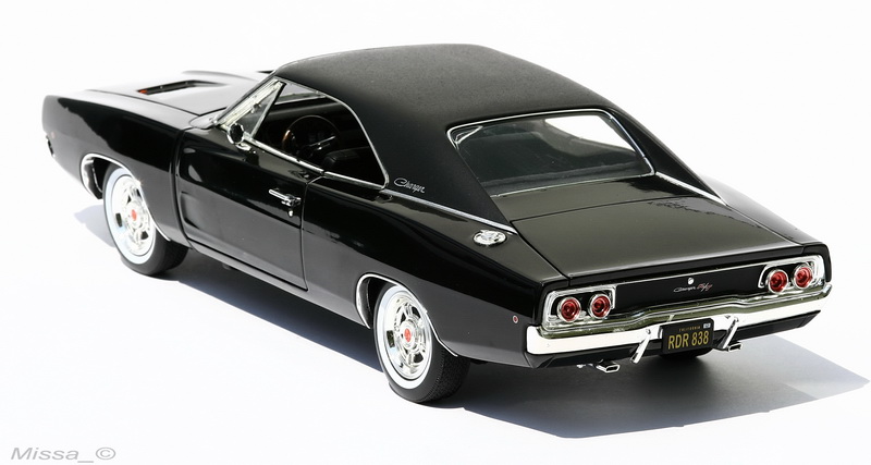 018_Greenlight_Dodge Charger R-T 1968.jpg