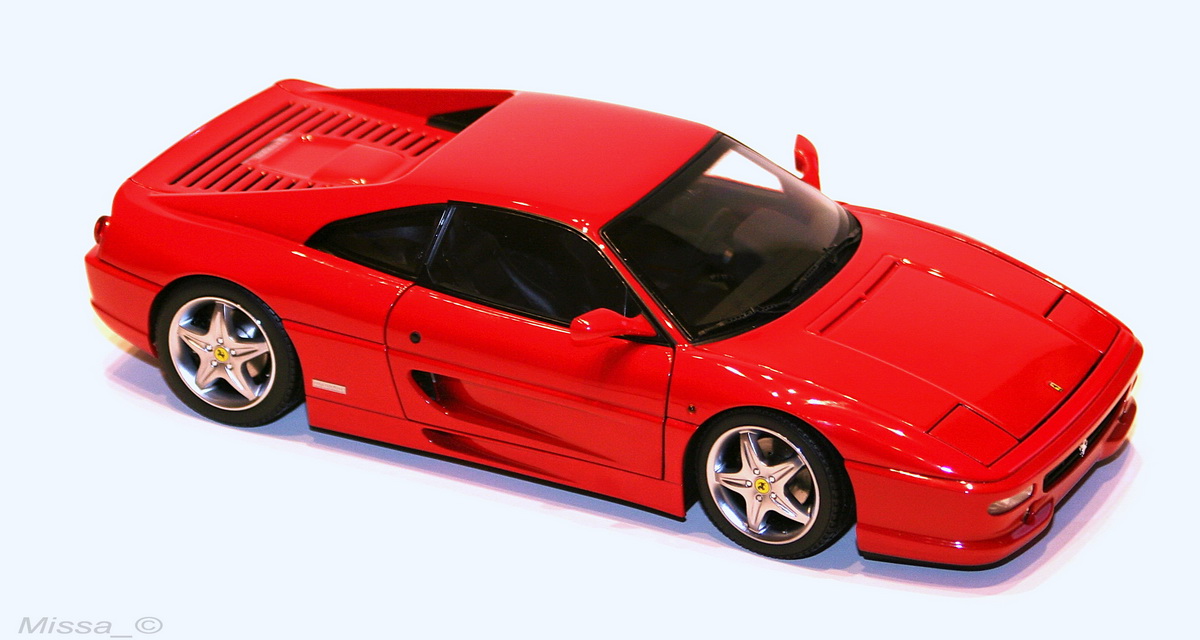001_Kyosho_Ferrari F355.jpg