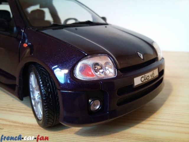 Renault Clio 3.0 V6 24V (2).jpg