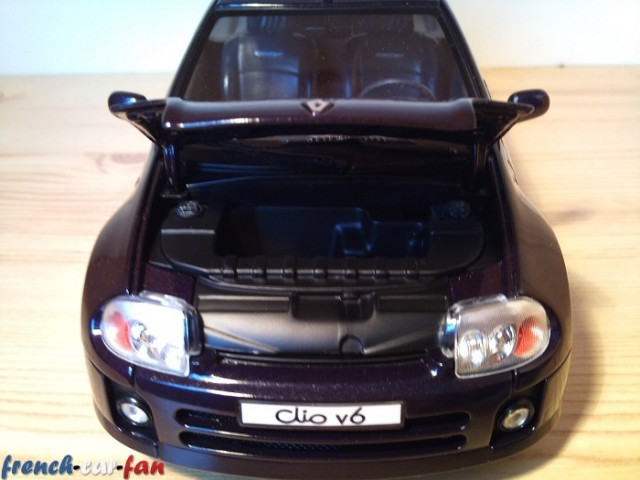 Renault Clio 3.0 V6 24V (4).jpg