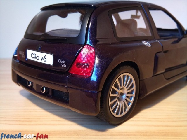 Renault Clio 3.0 V6 24V (7).jpg