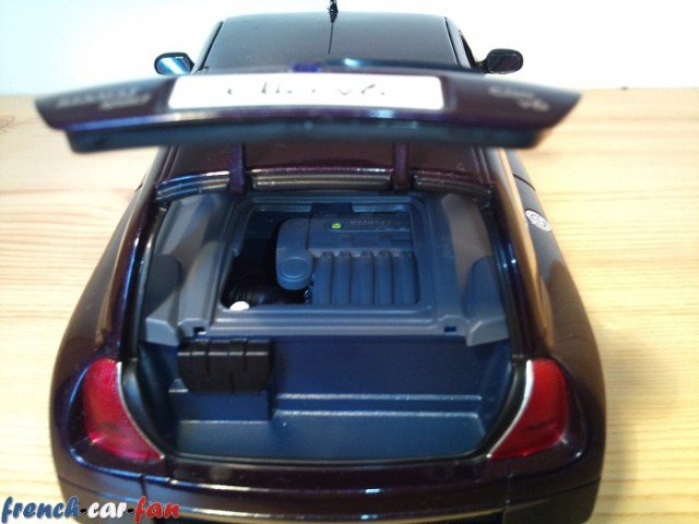 Renault Clio 3.0 V6 24V (10).jpg