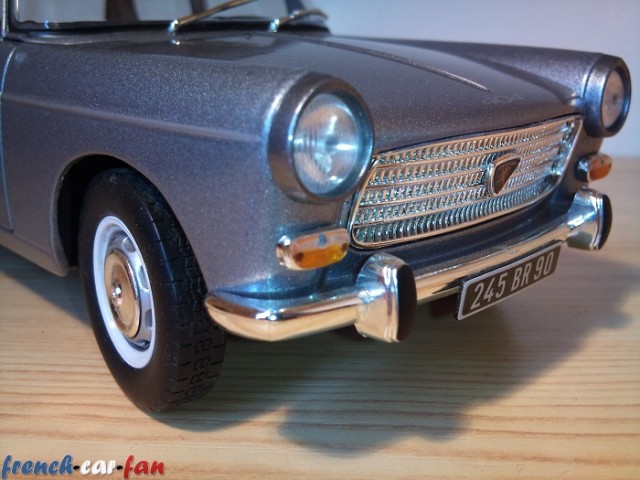 Peugeot 404 Berline (2).jpg