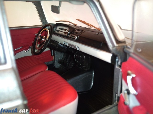 Peugeot 404 Berline (5).jpg