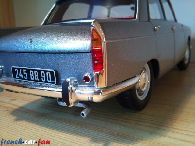 Peugeot 404 Berline (7).jpg