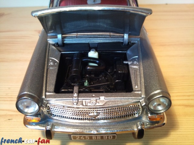 Peugeot 404 Berline (9).jpg