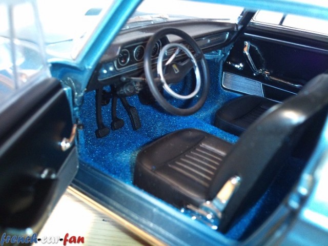 Peugeot 404 Coupé (4).jpg