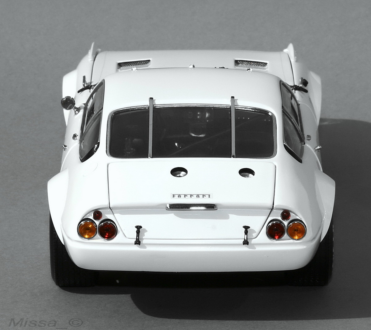 022_Kyosho_Ferrari 356 GTB4_Competizione.jpg