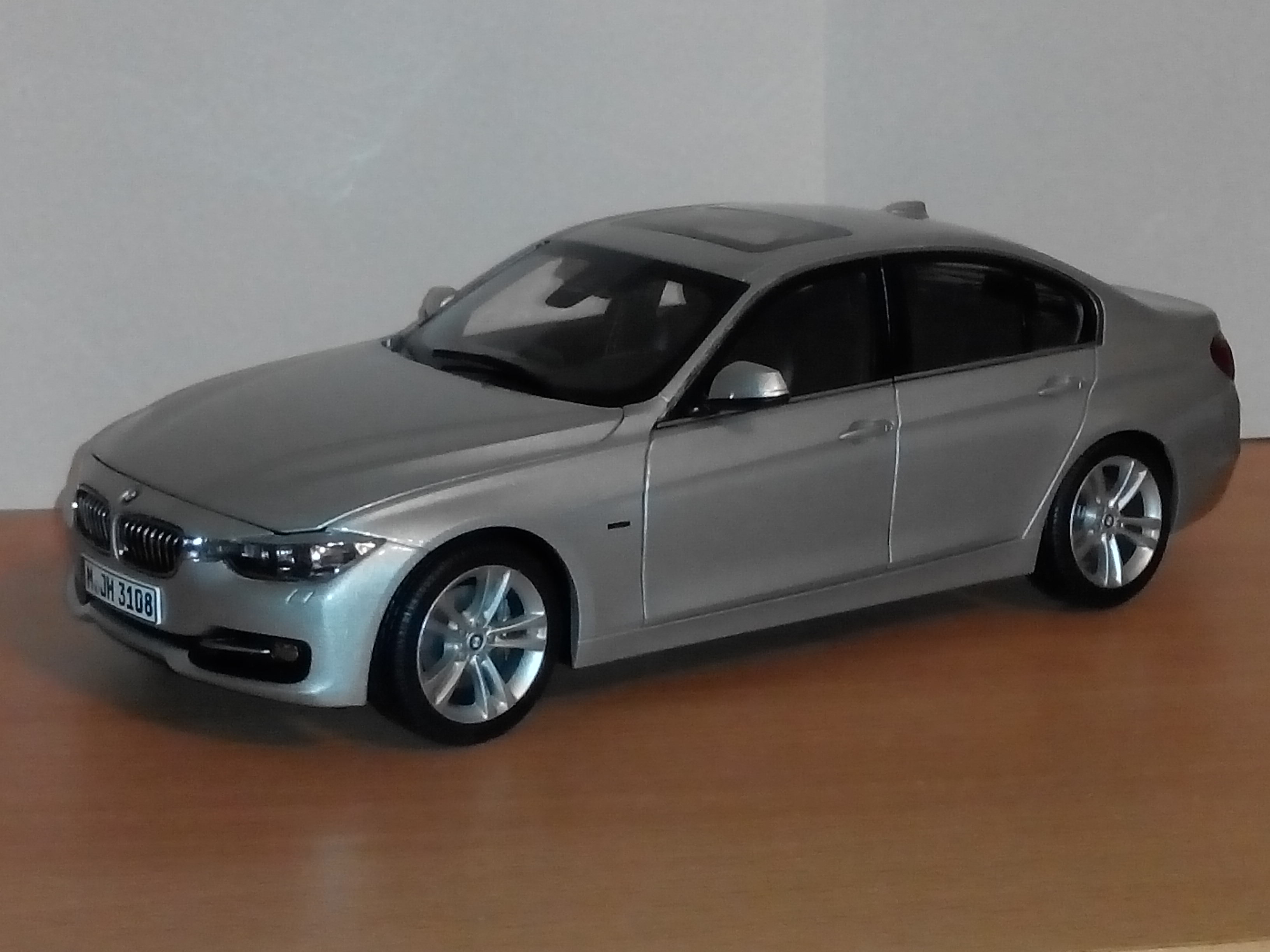 BMW F30.jpg.jpg