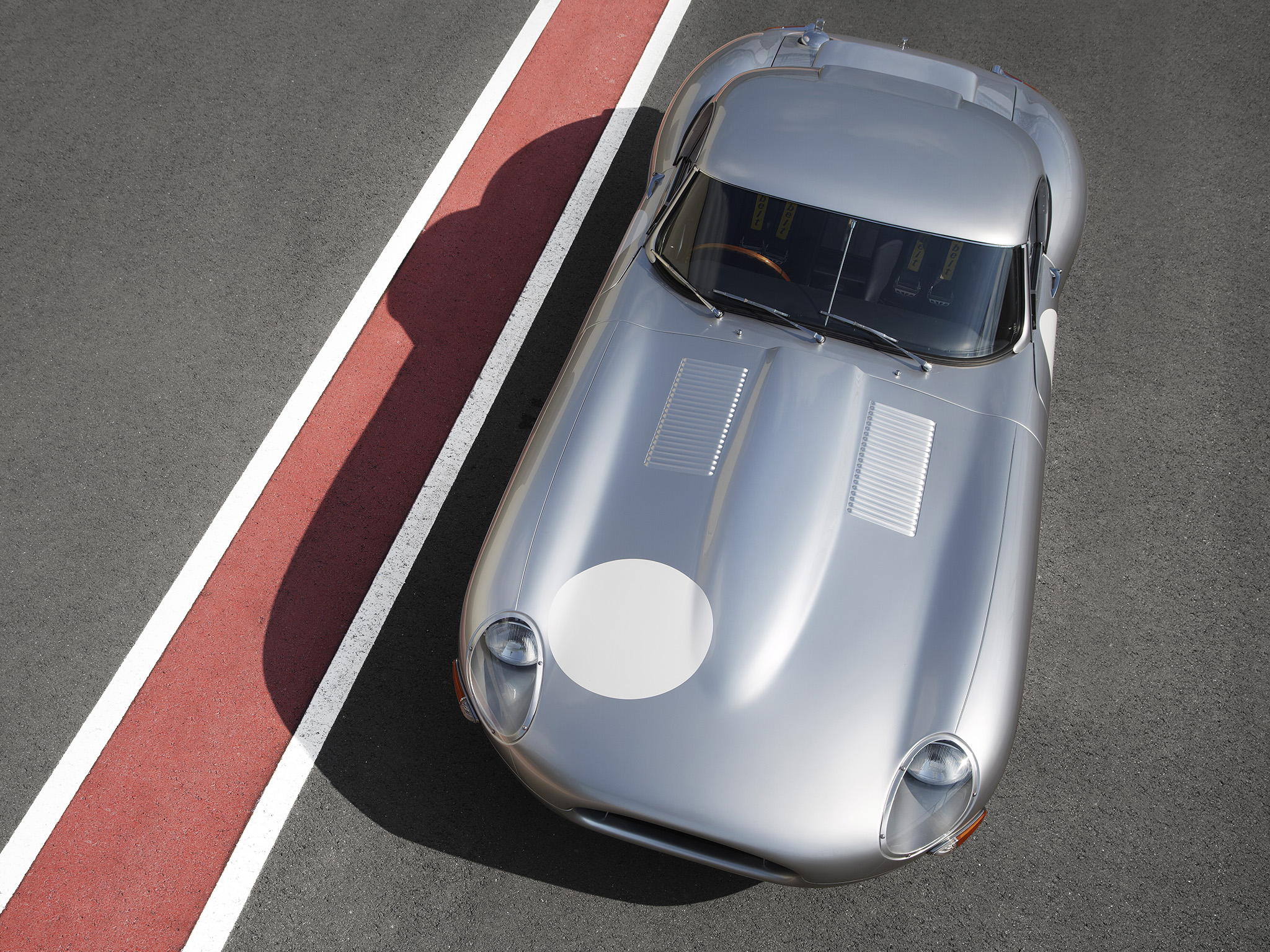 jaguar_lightweight_e-type_10.jpeg