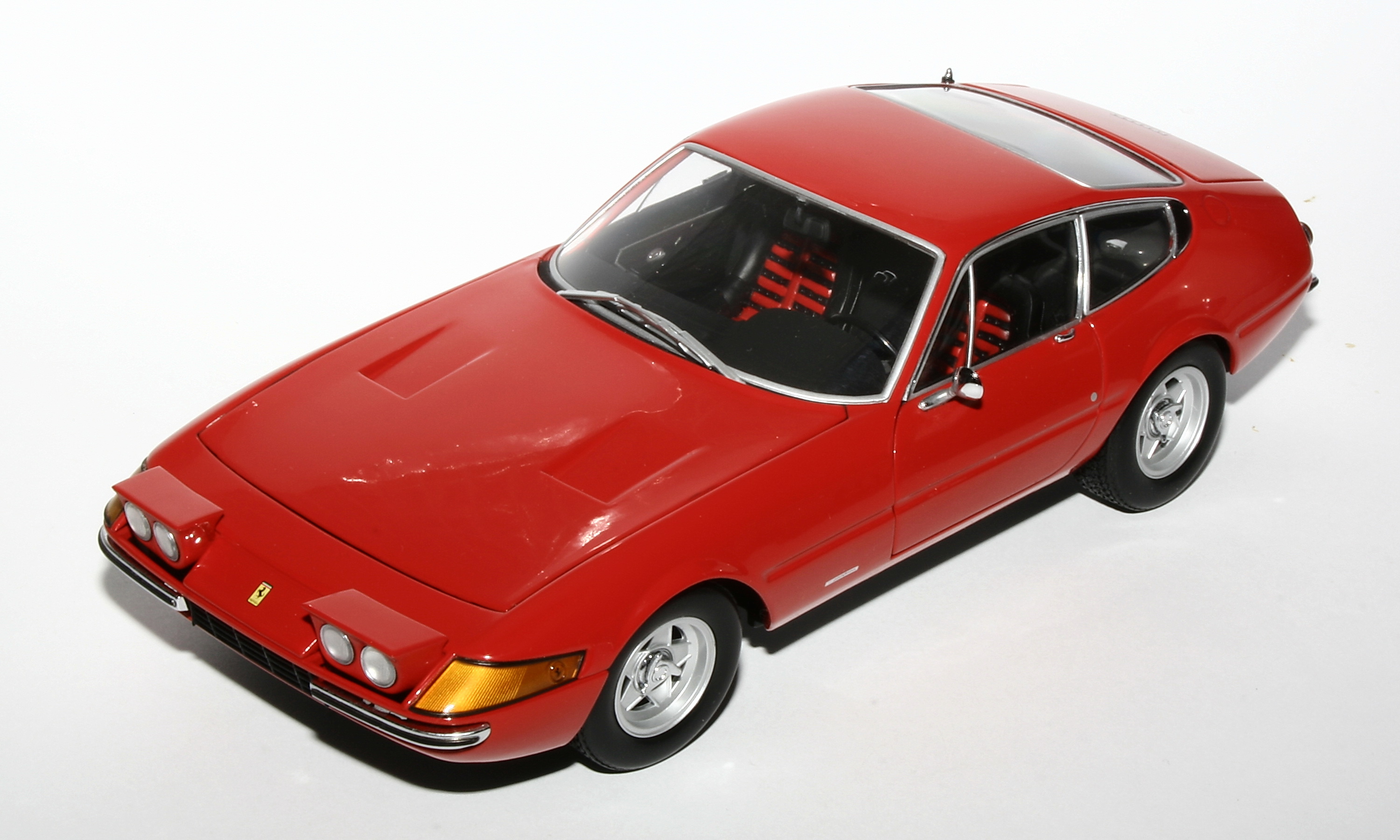 006_Kyosho_Ferrari 365 GTB_4 Daytona.JPG