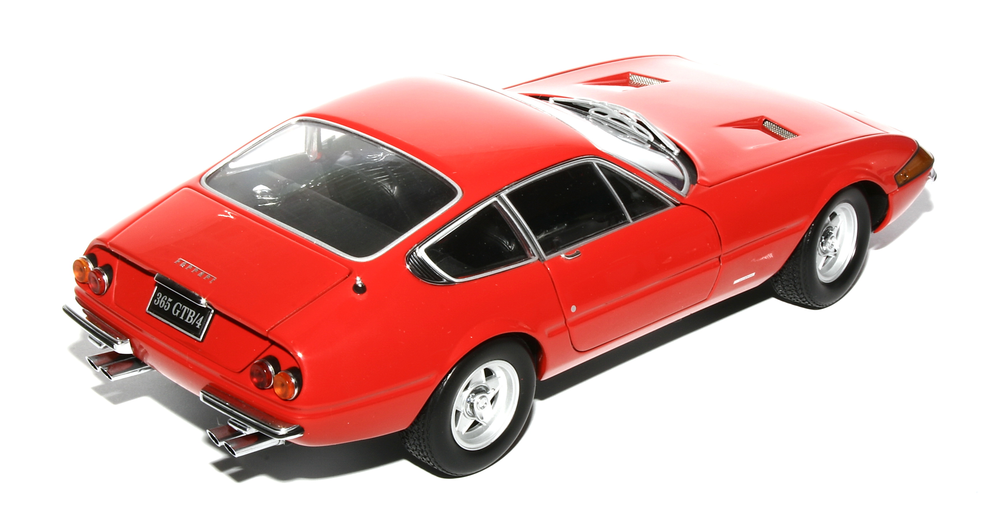 009_Kyosho_Ferrari 365 GTB_4 Daytona.JPG