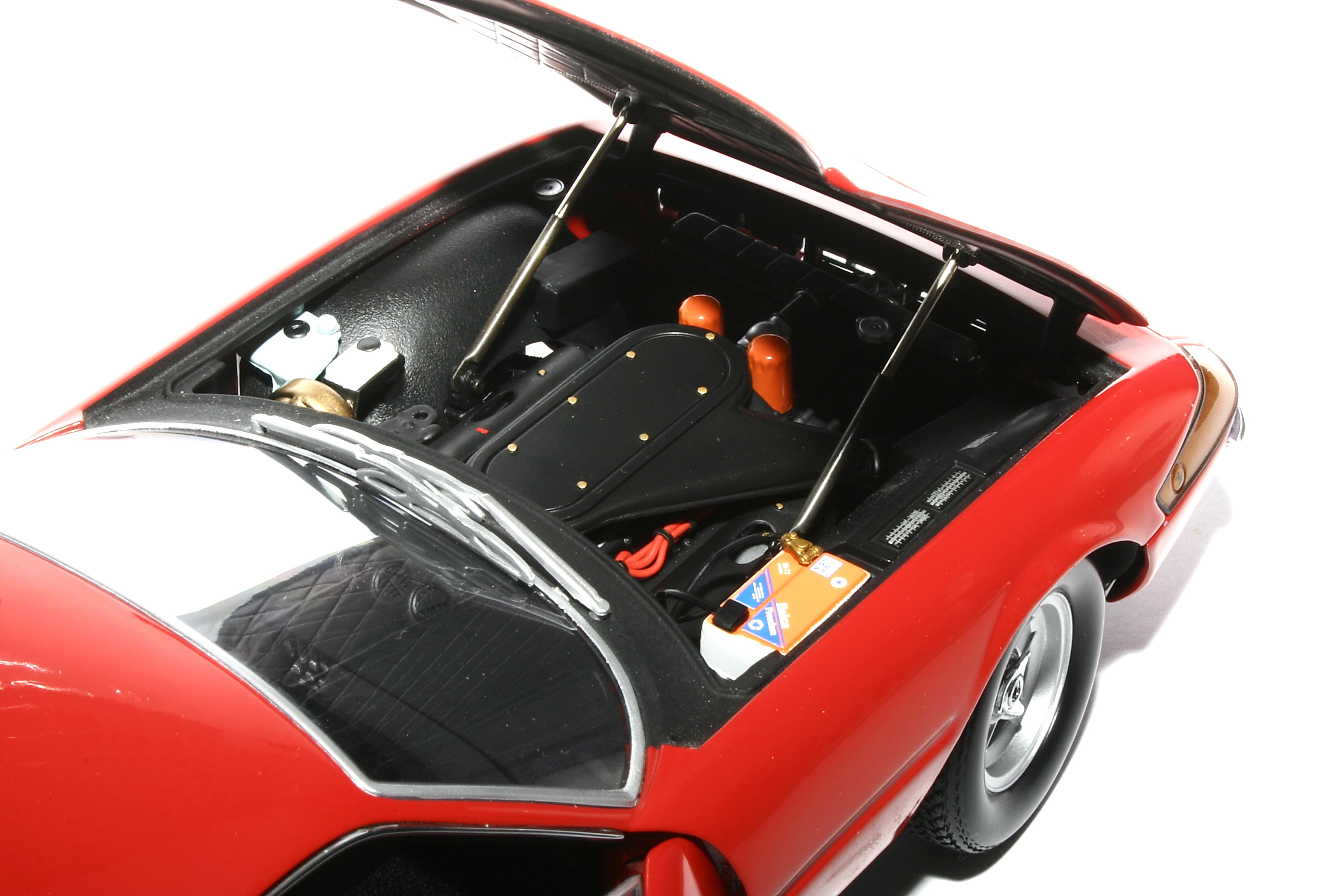 011_Kyosho_Ferrari 365 GTB_4 Daytona.JPG