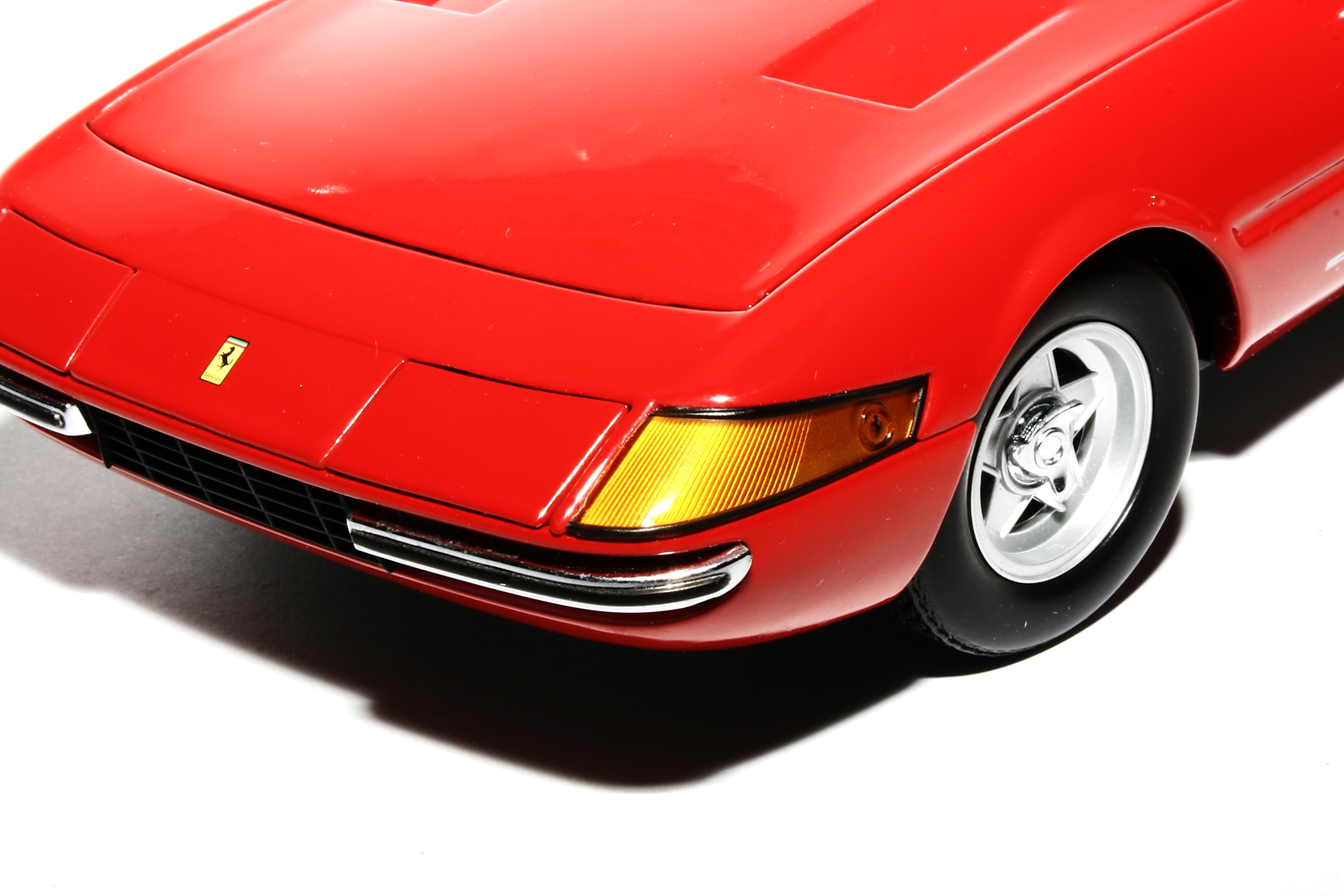 014_Kyosho_Ferrari 365 GTB_4 Daytona.JPG
