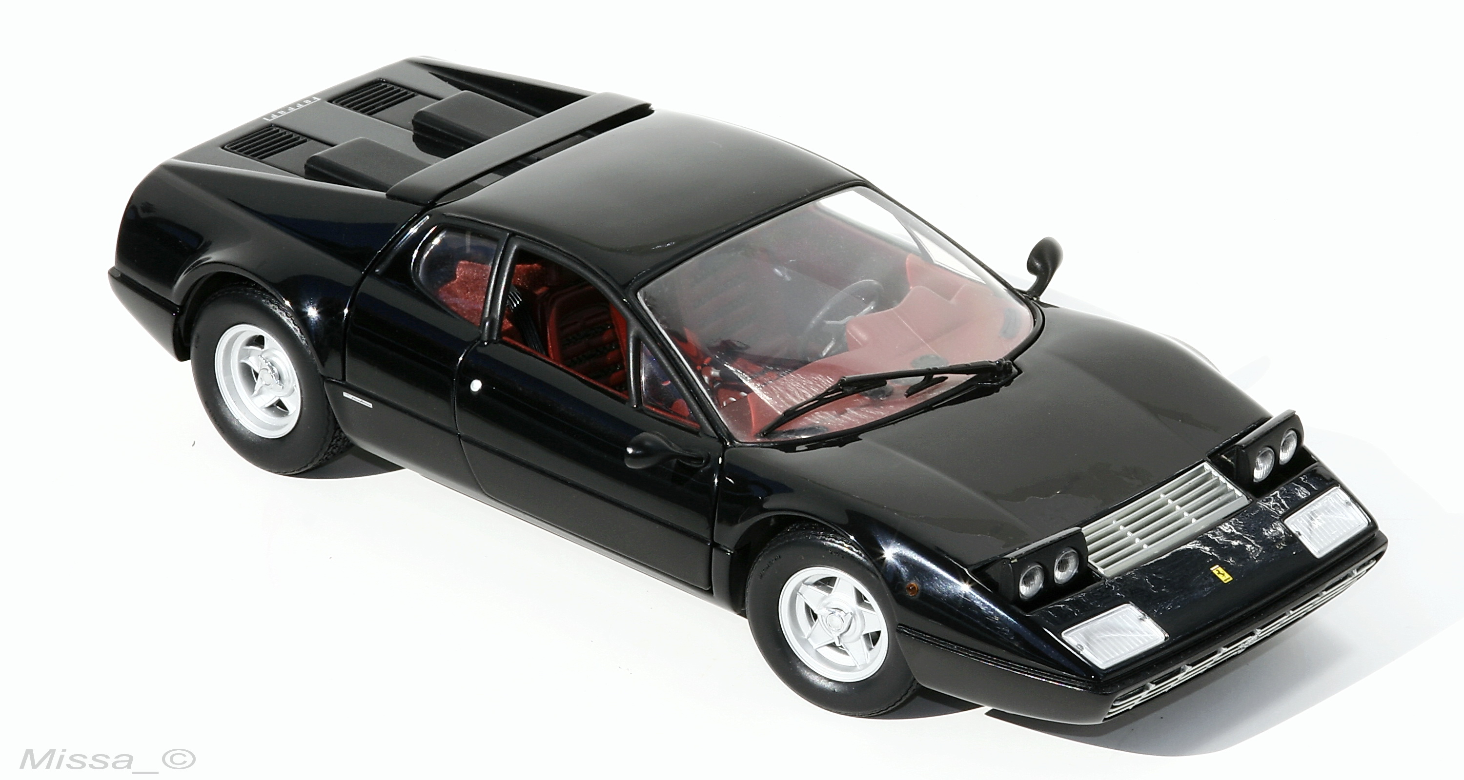 004_Kyosho_Ferrari 365 GT4_BB_nap.jpg