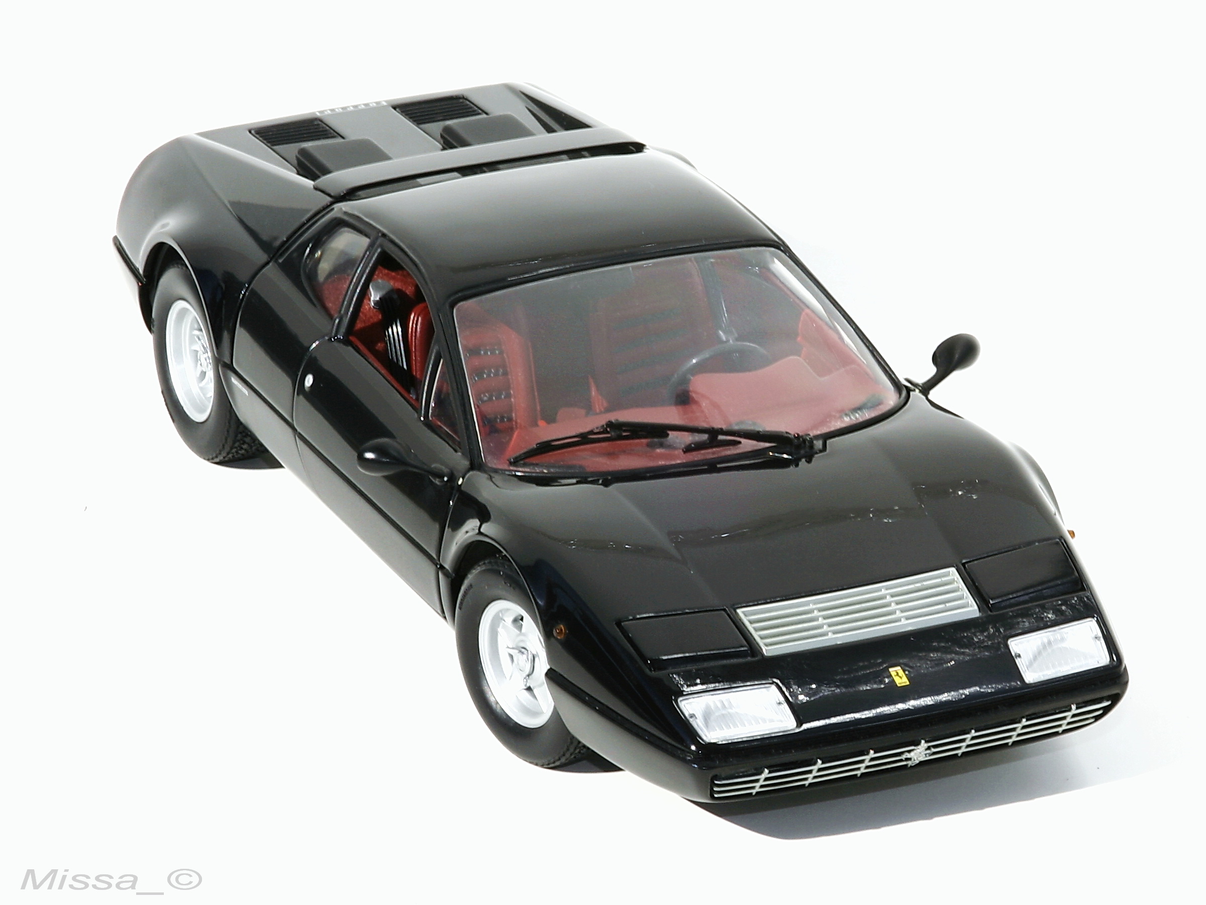 007_Kyosho_Ferrari 365 GT4_BB_nap.jpg