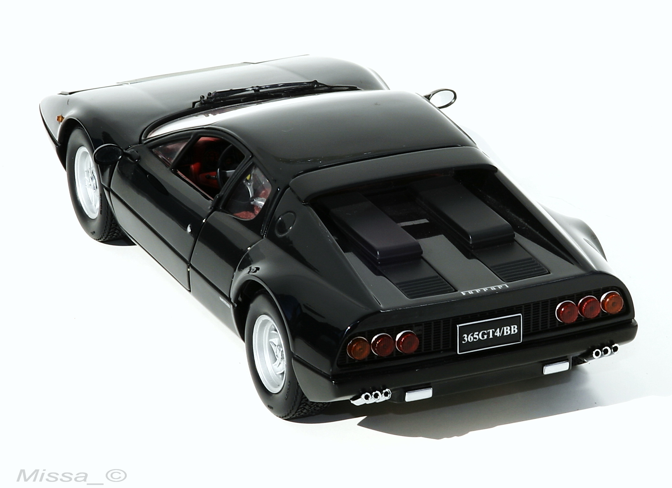 021_Kyosho_Ferrari 365 GT4_BB_nap.jpg