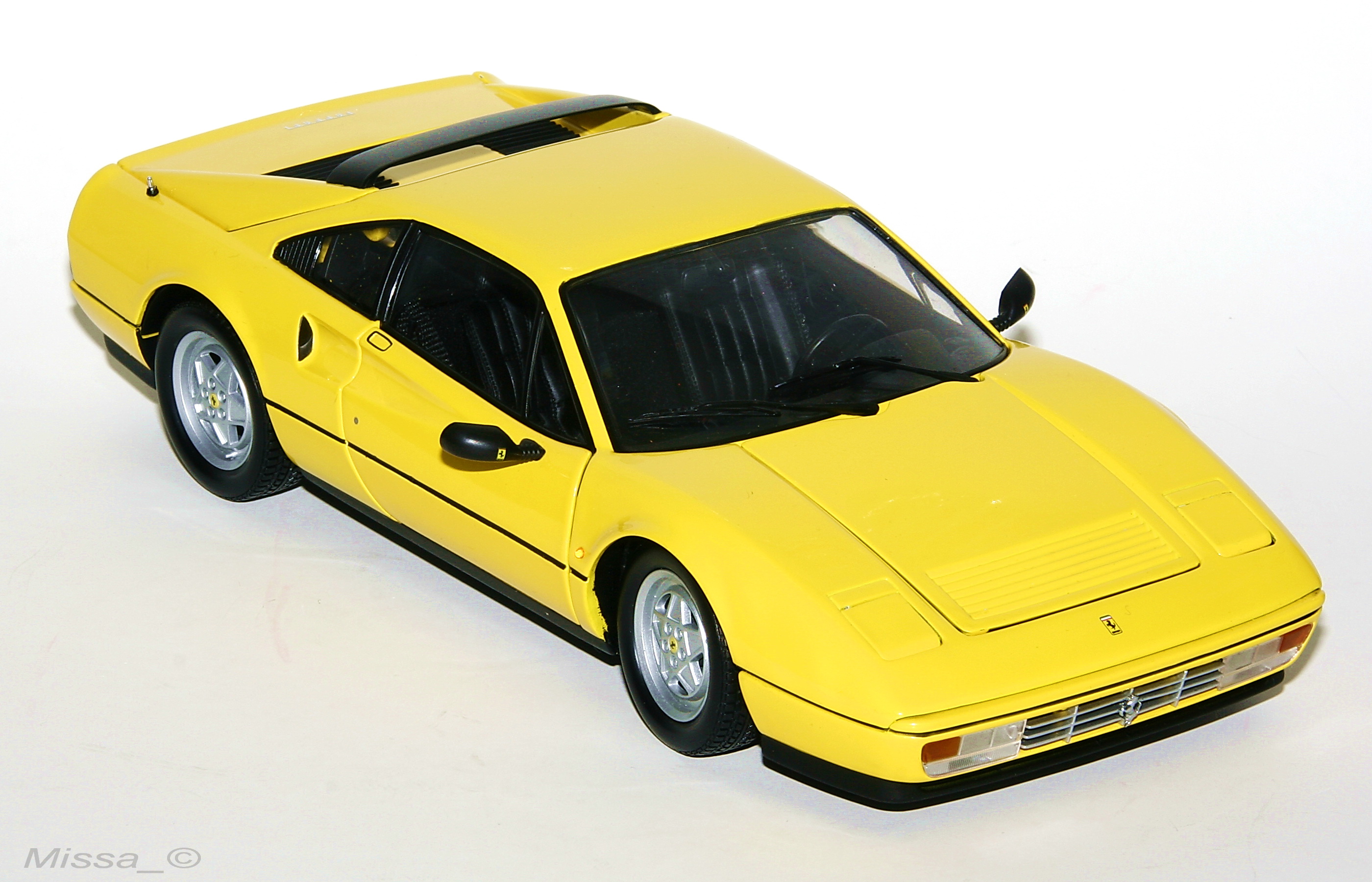 008_Kyosho_Ferrari 328 GTB.JPG