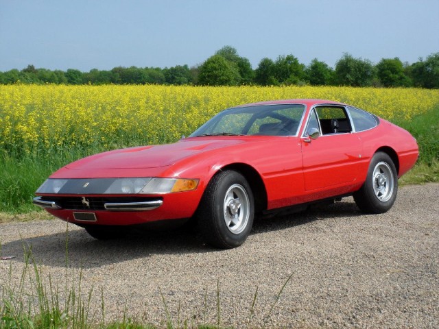 ferrari-daytona_red-black_plexi.JPG