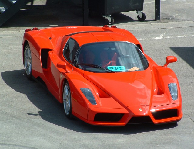 exclusive-supercar-gallery-ferrari-enzo-16.jpg