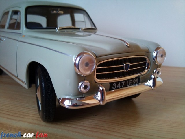 Peugeot 403 Berline (2).jpg