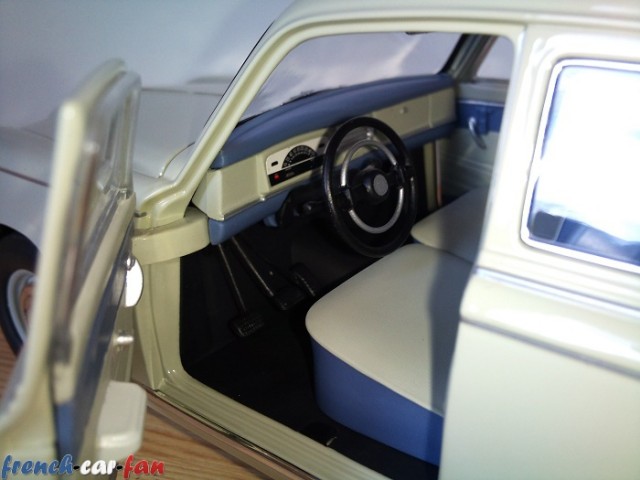 Peugeot 403 Berline (4).jpg