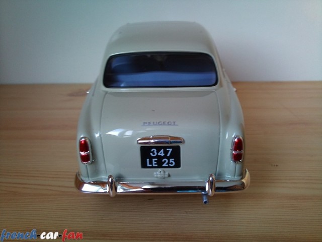 Peugeot 403 Berline (6).jpg