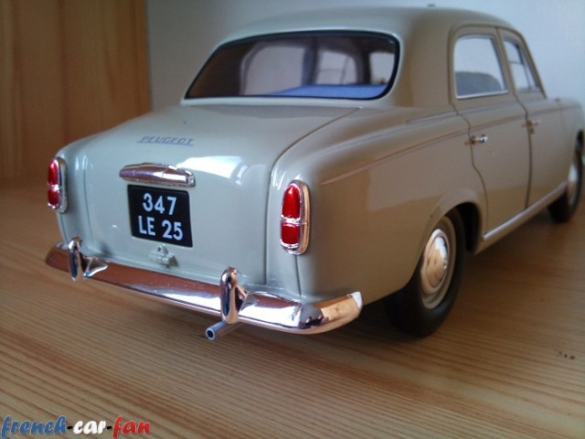 Peugeot 403 Berline (7).jpg