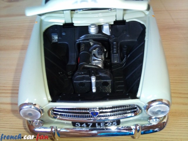 Peugeot 403 Berline (8).jpg