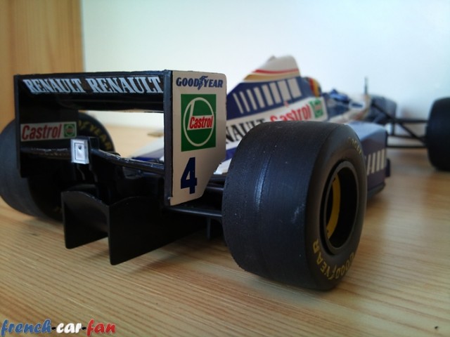 Williams Renault FW18 (6).jpg