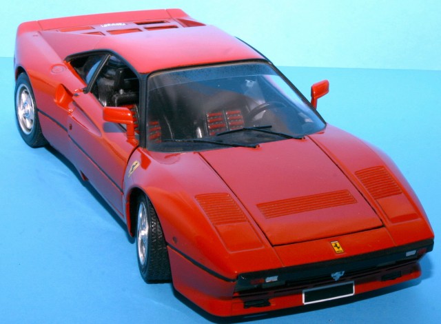 Ő volt az első. Egy Bburago, feljavítva. Őt váltottam le a Hot Wheels-szel.