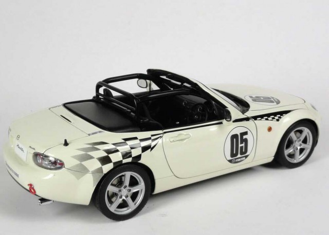 Mazda_MX-5_Roadster_NR-A_Mazdaspeed_perlweiss_Nr_05_RHD__AUTOart_80644_21847_04.JPG
