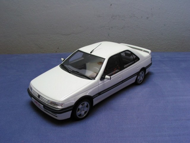 OttoMobile-Peugeot-405-1-18-scale-diecast-model-car.jpg