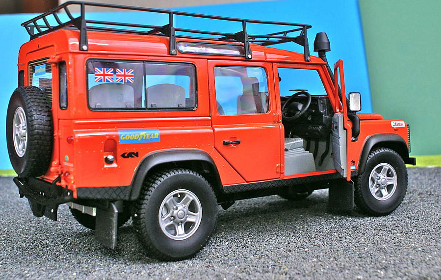 1_18-LAND-ROVER-DEFENDER-110--TD5-4X4-ORANGE-UNIVE-copie-17.JPG