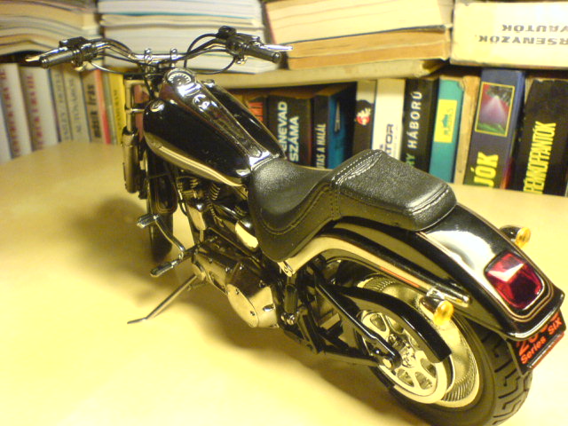 Harley Davidson Softail Custom_04.jpg