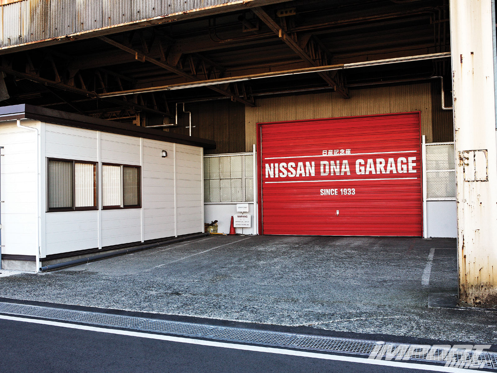 impp_1006_03_o+nissan+DNA_garage.jpg