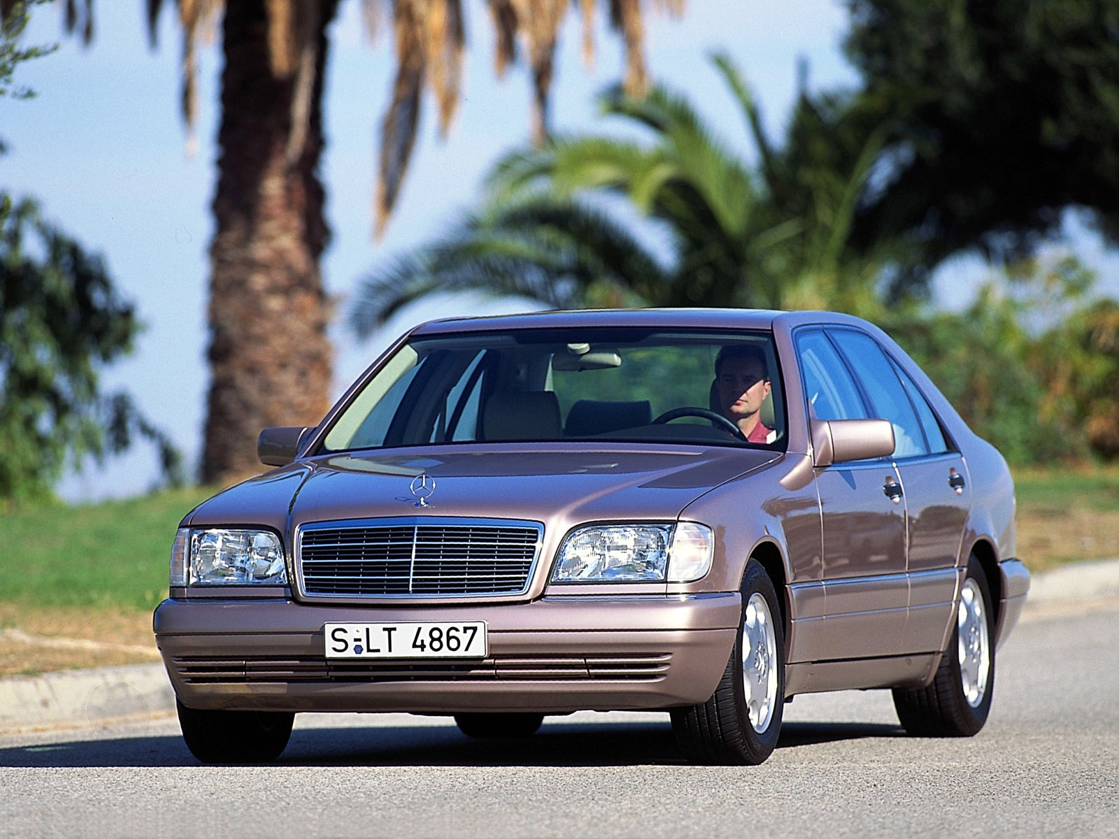 mercedes_s-klasse-w140-1991-98_r22.jpg