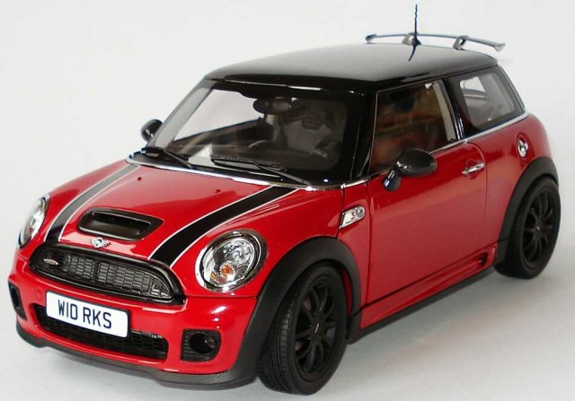1zu18_Mini_Cooper_S_R56_John_Cooper_Works_Tuning_rot_schwarz_Mini_Kyosho_80430419909_17267_02.JPG