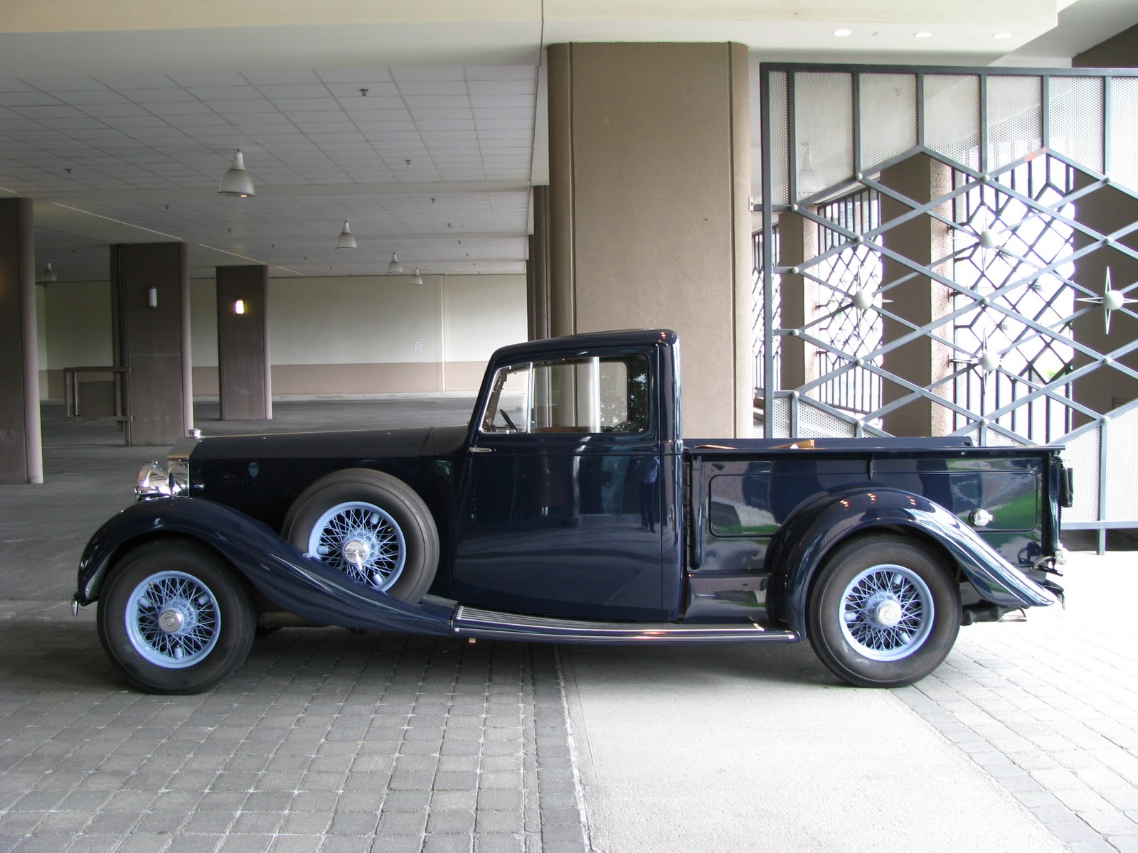 1944 Hooper-Reid Rolls-Royce Phantom III Estate Lorry_2.jpg