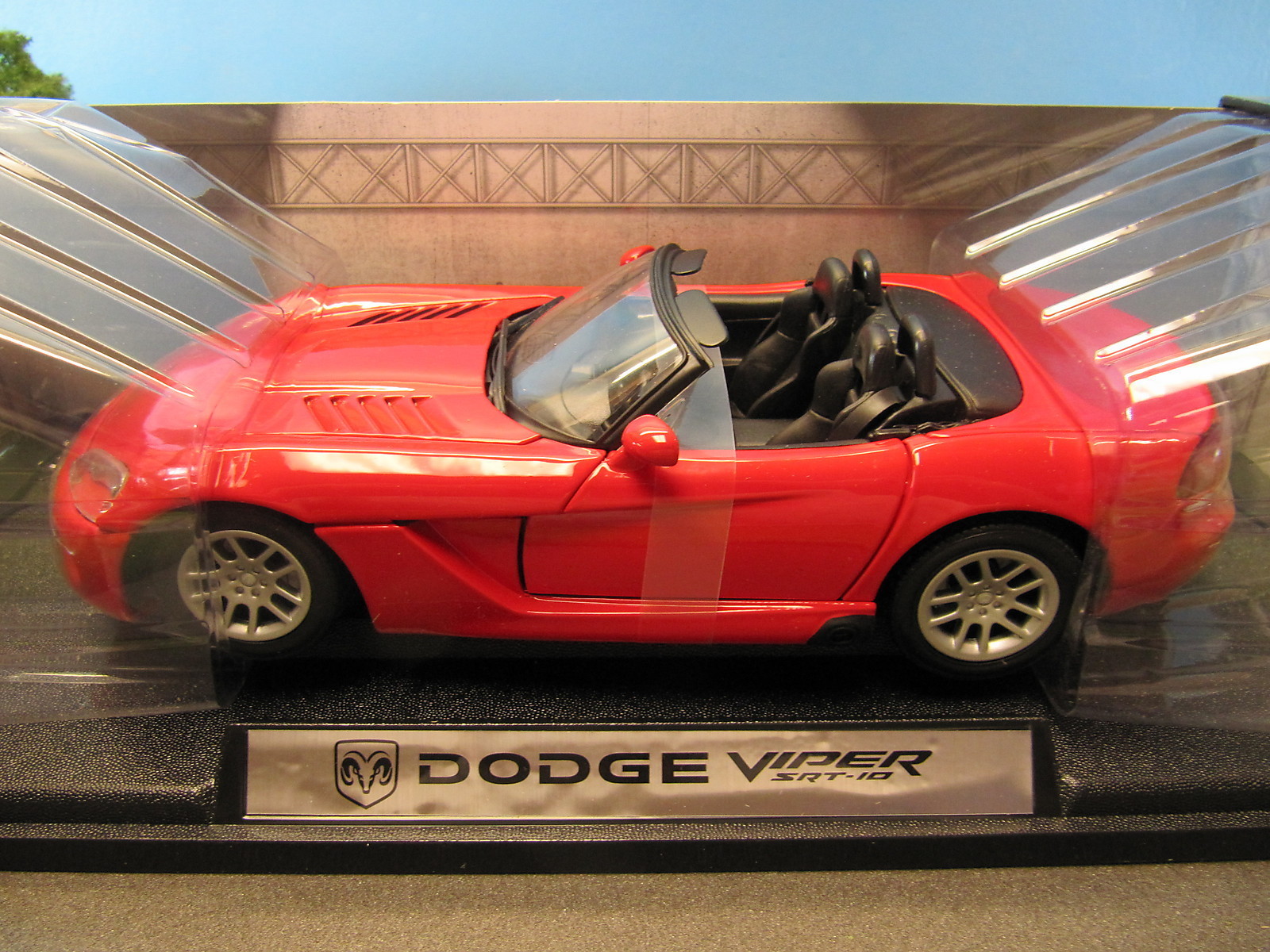 motormax dodge viper.JPG