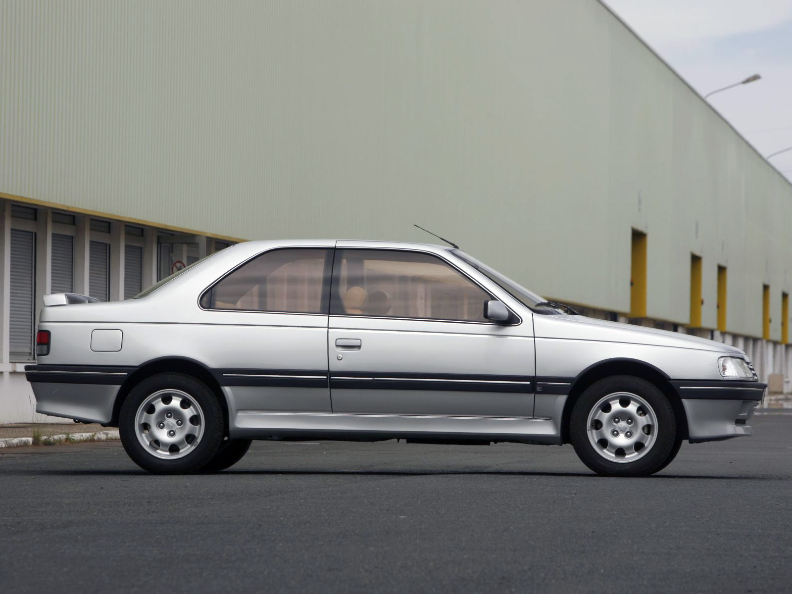 heuliez_peugeot-405-coupe-concept-1988_r3.jpg.jpg
