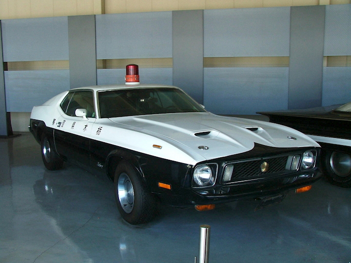 JapanesePoliceMustang.jpg